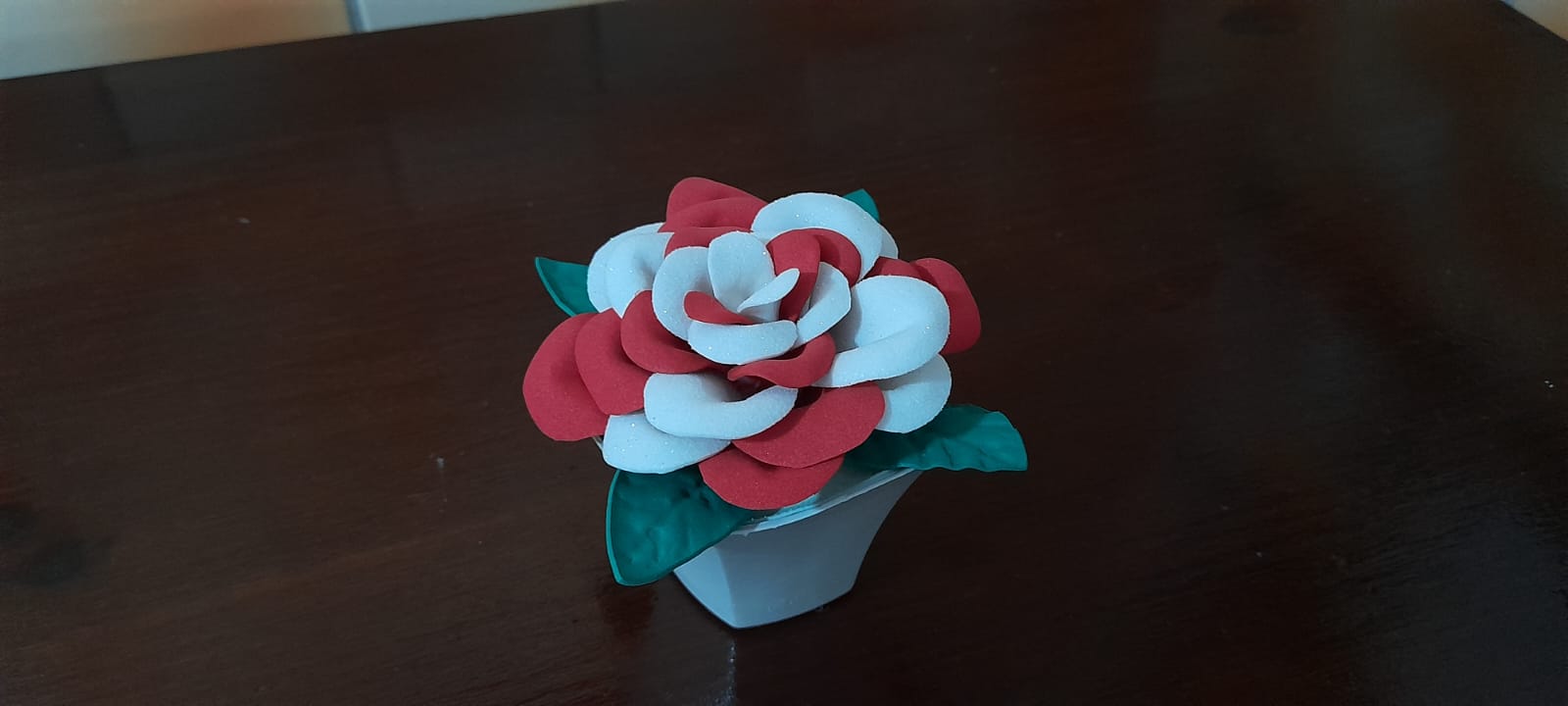 vazinho de flor com rosa